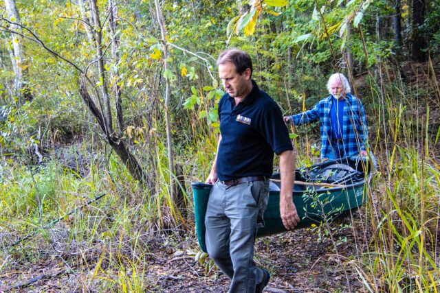 America’s Forests in Georgia / Another segment will feature restoration work on the Altamaha watershed , “ Georgia’s Little Amazon”. Chuck goes canoeing with Department of Natural Resources Biologist Jason Lee and discusses the importance of the habitat for the gopher tortoise, the elfin butterfly and the red cockaded woodpecker. 📸Photo by James Edward Mills. @americasforestswithchuck @chuck_leavell @joytripproject #americasforestswithchuck #AFCL #ChuckLeavell #chuck_leavell #georgia #americasforestwithchuckleavell #georgia #forests #ittakesaforest #rootforruralforests #workingforest #landowner #timber #sustainable #usewood #woodisgood #sustainability #nationalforests #optoutside #chooseoutdoors #rollingstones #keyboardist #joytripproject